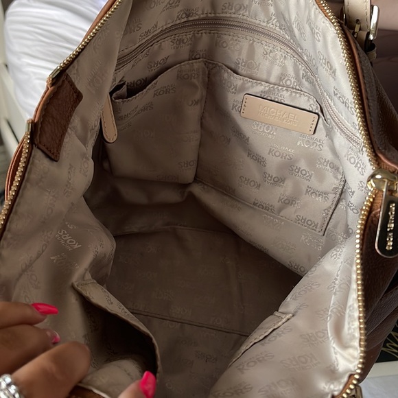 Micheal kors purse - Picture 3 of 3